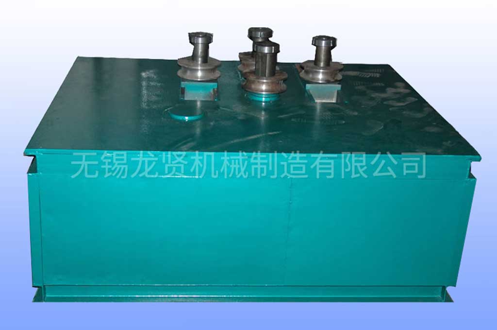 操作員在操作多功能彎管機(jī)應(yīng)注意哪些事項(xiàng)？